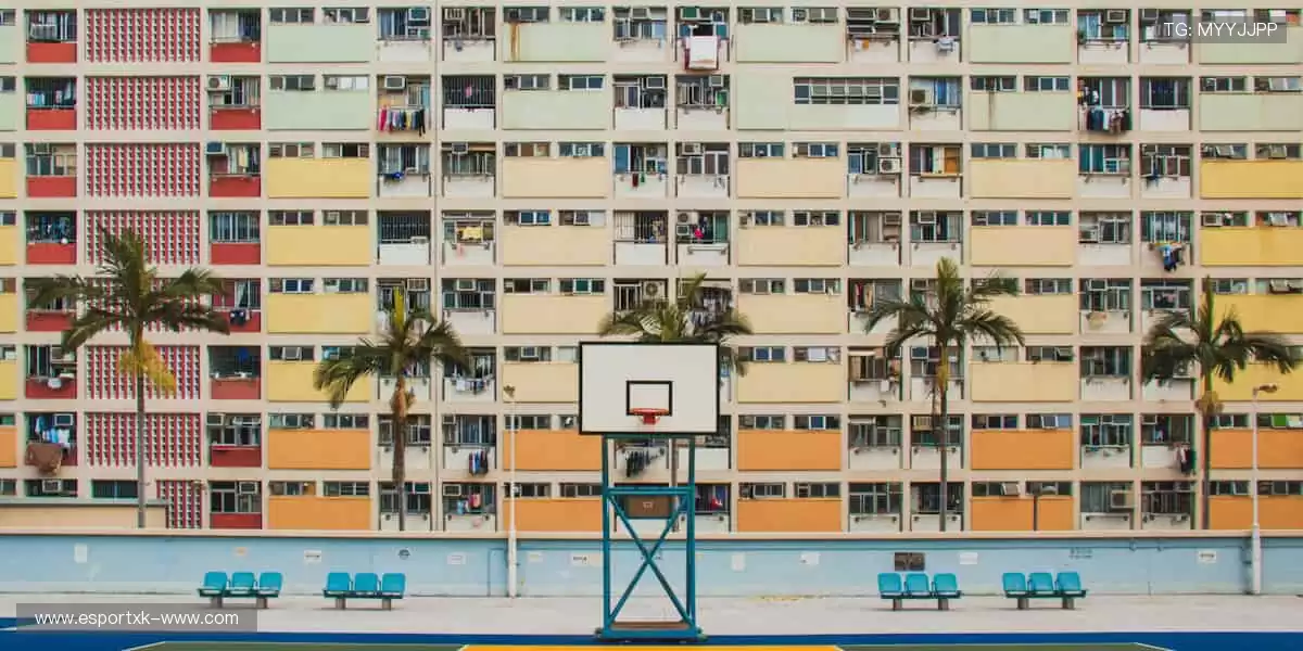 周边好物，粉丝专属！👕🎁 从球衣到纪念章，把热爱穿在身上！